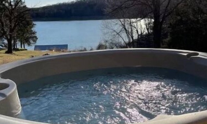 Omaha Cottage | Water’s Edge cottage, Table Rock Lake, Golf, Branson, lakefront, Hot tub,