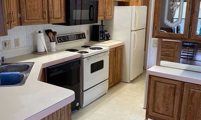 Nettles Island House | WATERS EDGE ESCAPE! n