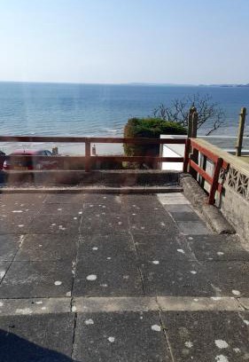 Amroth Ski Chalet | Waters edge