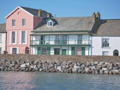 Instow House | Waters Edge