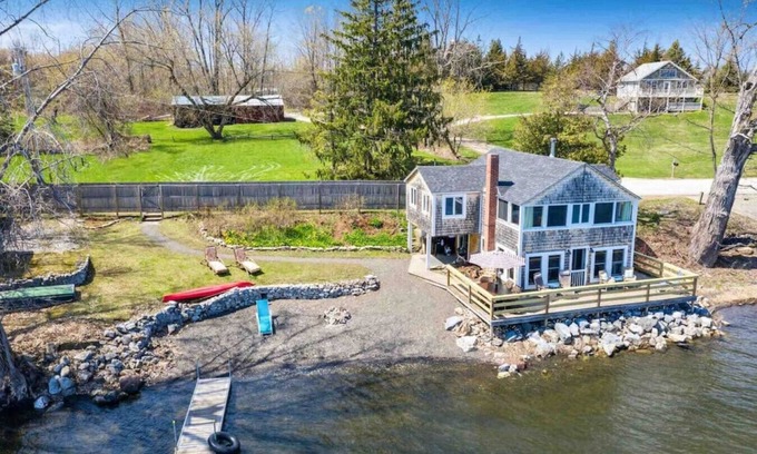 North Hero Cottage | Waters Edge! Right on the Lake.