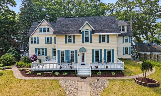 South Haven Bed & Breakfast | Waters View Inn