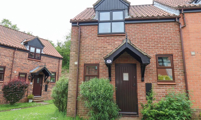 Whitby Cottage | WATERSIDE COTTAGE, pet friendly, with a garden in Whitby