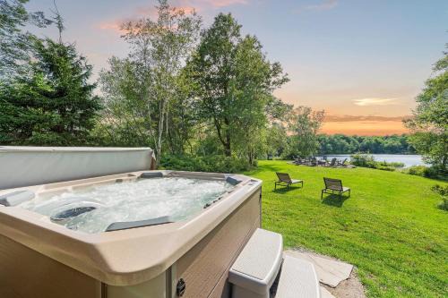 Long Pond House | Waterside Haven by AvantStay Lakefront Hot Tub Game Room Fire Pit