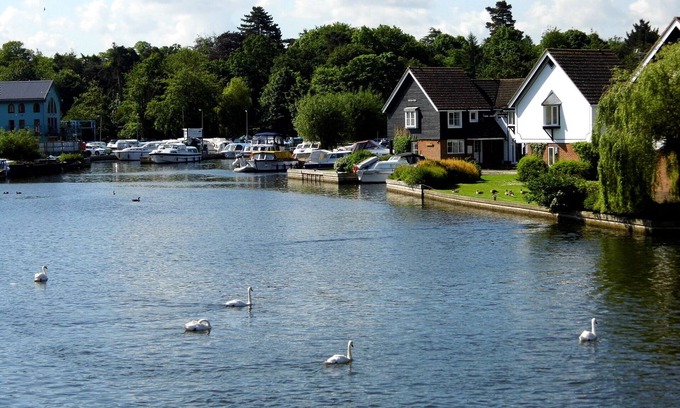 Hoveton Cottage | Waterside holiday cottage in Wroxham with own private mooring and fishing