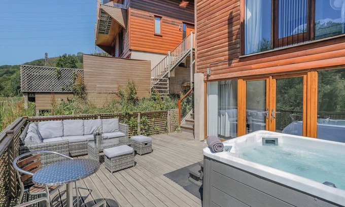Rastrick Cottage | Waterside Lodge Fourteen - UK36707