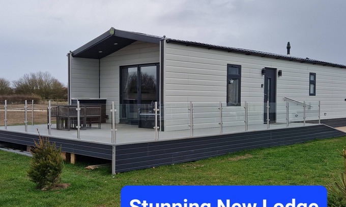 Sandilands Cabin | Waterside Lodge - Dog Friendly, Sutton on Sea
