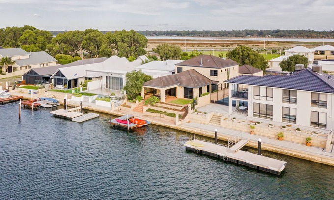 Geographe House | Waterside On Lanyard - Exclusive Escapes