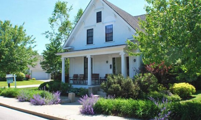Rockland Cottage | WATERSIDE RETREAT - City of Rockland
