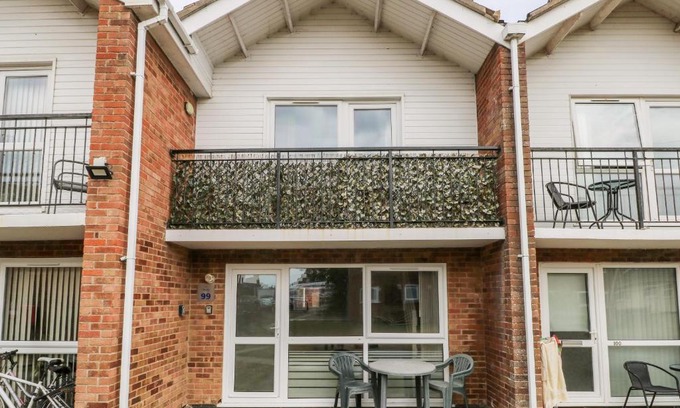 Corton House | Waterside Villa