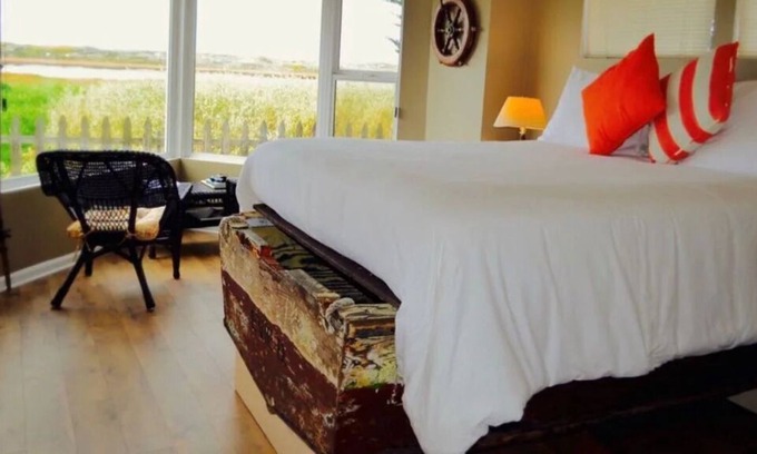 Moss Landing House | WaterVeiw - 2-person Shower - Fireplace