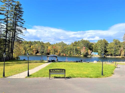 Lake Luzerne House | Waterview Seven Bedroom Riverside Lodge