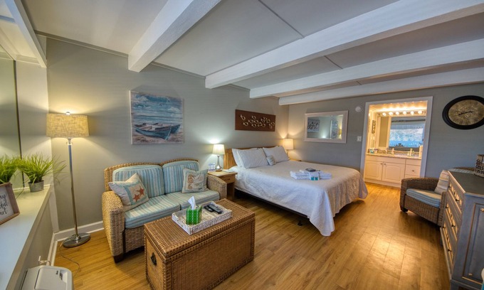 Airlie Apartment | Waterway View Studio 2 w/Pool near Wrightsville Beach
