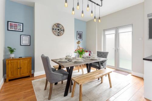 Anfield House | Watford House - Air Host & Stay - 3 Bedroom Period House