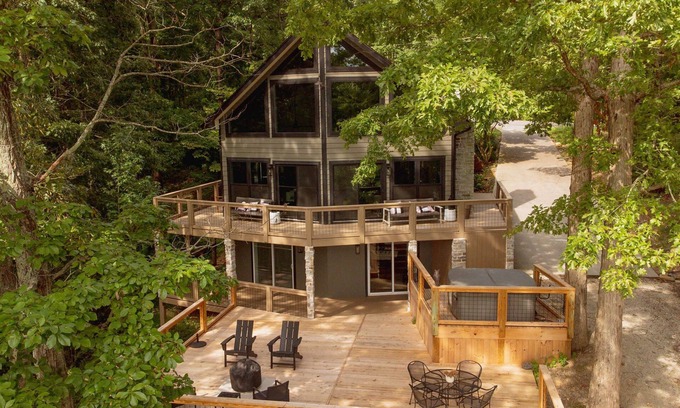 Spring City House | Watts Bar Lake-Waterfront Home