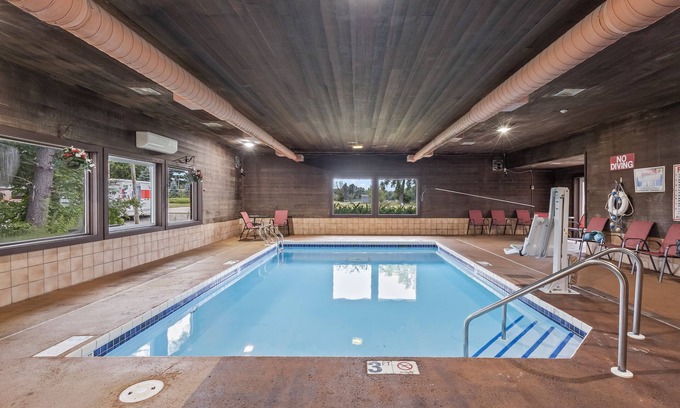 Wautoma Hotel | Wautoma Inn by OYO Near Airport WI 73