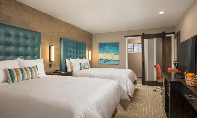 Lighthouse District Hotel | Wave Street Inn