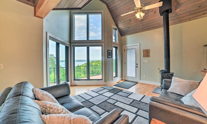 Waverly House | Waverly Home w/ Hot Tub ~ 1 Mi to Lake Access!