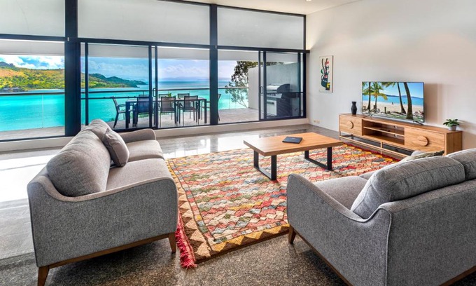 Hamilton Island House | Waves 2