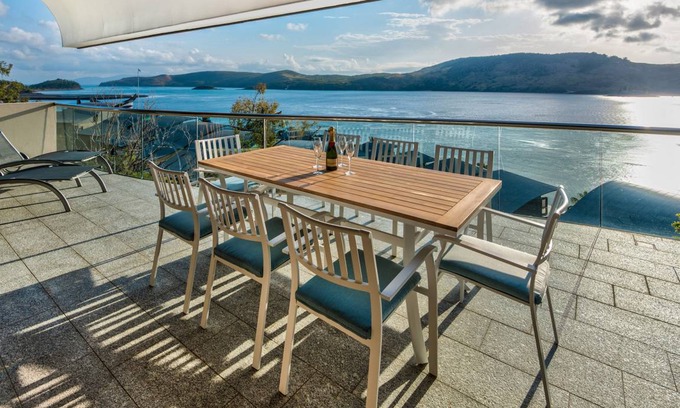 Hamilton Island Apartment | Waves 5 Luxury Large Breathtaking Ocean Views Central Location