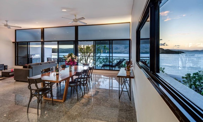 Hamilton Island Apartment | Waves 6 Four Bedroom Breathtaking Ocean Views Central Location And Buggy
