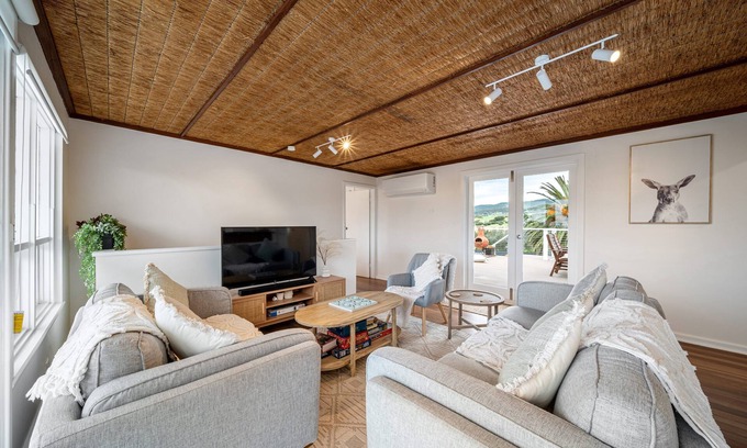 Sellicks Beach House | Waves and Wine at Sellicks Beach