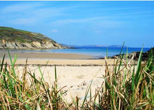 Maenporth Apartment | Waves at The Beach House