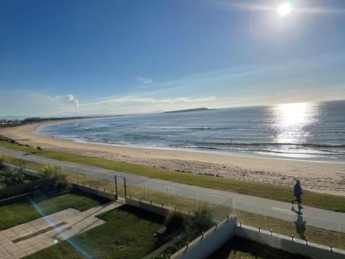 Warilla House | Waves at Warilla