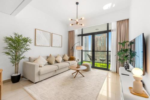 Dubai Production City Apartment | Waves- Cozy 1BR Lakefront Stay in JLT