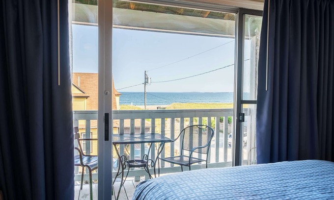 Old Orchard Beach Hotel | Waves Oceanfront Resort