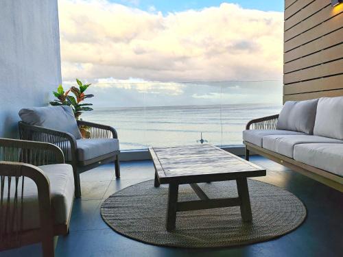 Redhill Apartment | Wavescape Endless Ocean