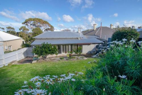 Albany House | Wayfarers Waypoint