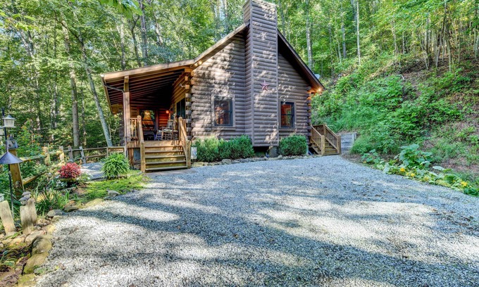 Waynesville Cabin | Waynesville Cabin w/Covered Deck & Fire Pit!