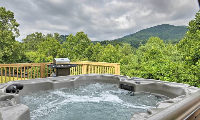 Waynesville Cottage | Waynesville Smart Cabin w/Hot Tub & Views!