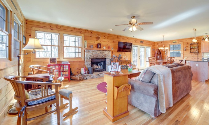 Settlers Ridge Cabin | Waynesville Vacation Rental w/Mountain Views!