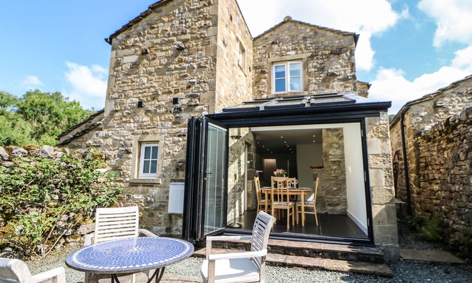 Starbotton Cottage | WAYSIDE COTTAGE, family friendly, with open fire in Starbotton