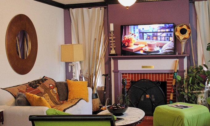 Hallmark House | We always have you in mind! MBA meets Artistry. Thirty minutes from many venues.