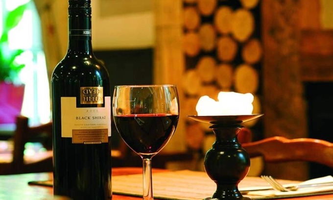 Gwernymynydd Bed & Breakfast | We Three Loggerheads