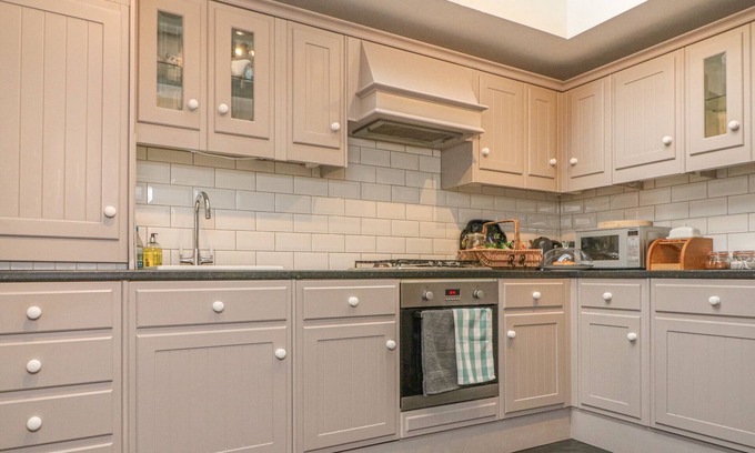 Nailsworth Cottage | WEAVERS COTTAGE, pet friendly, with open fire in Nailsworth