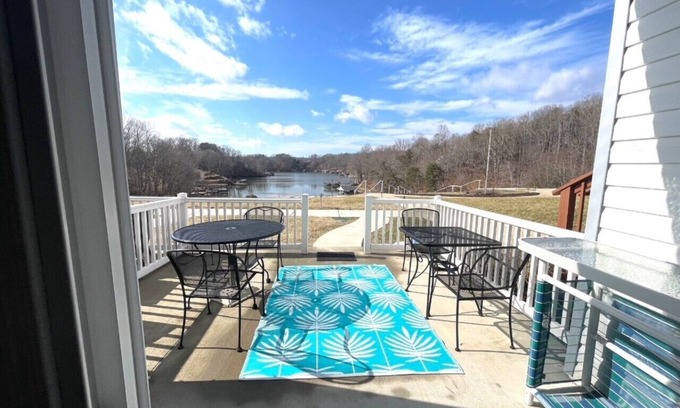 North Shore Condo | Week-end special - Fri, Oct 3, 2025 -Sun, Oct 5, 2025
