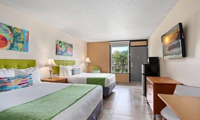 Historic Downtown Kissimmee House | Weekend Getaway Room w 2 DBL Beds in the Entertainment District