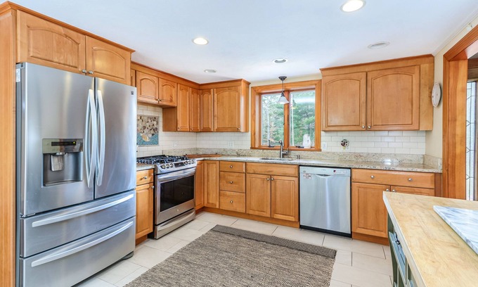 Sandwich House | WEEKEND RENTALS IN JULY AVAILABLE Stunning 5Bd House w/Heated Salt Water Pool with Hot Tub & Outdoor Kitchen Area