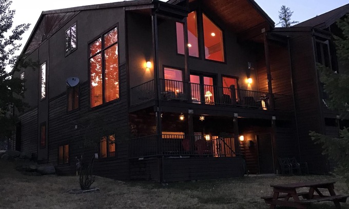 Whitefish House | Weekly Discounts! Whitefish Mountain Ski Resort ski in ski out, Luxury Townhouse