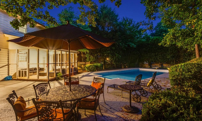 Conyers House | WEEKLY MONTHLY DISCOUNTnHuge Cheerful 4BR Modern home with private pool