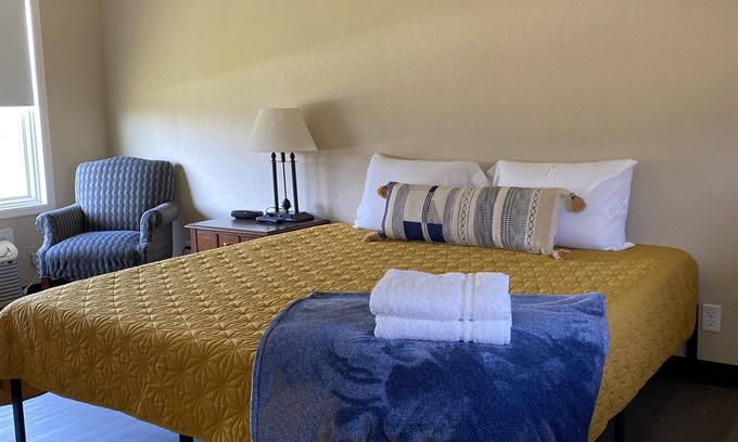 Prescott House | Weekly & Monthly Low Rates