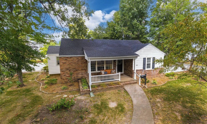 Marion House | Weekly/Monthly Modern Cottage- Walkable Downtown!