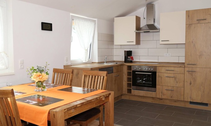 Neustadt-Hambach Apartment | Weinhaus Kruppenbacher - Fewo, Dusche, WC, Nichtraucher