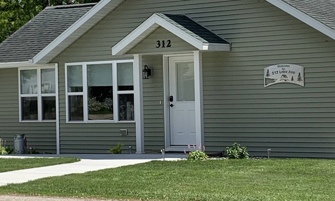 Montello House | WELCOME! Are you looking to get away, to disconnect and relax? Look no further.