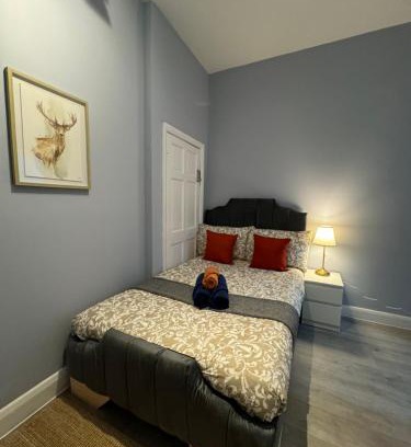 Queen's Park House | Welcome home flat 2