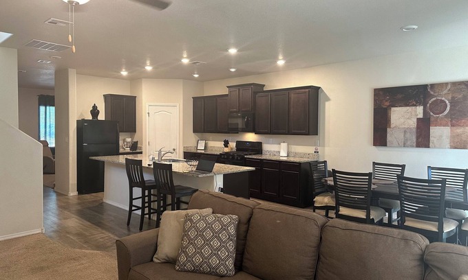 Rio Rancho House | Welcome to Acquiescent Home! 5 bedrooms 3 bath 3 living areas in Rio Rancho, NM
